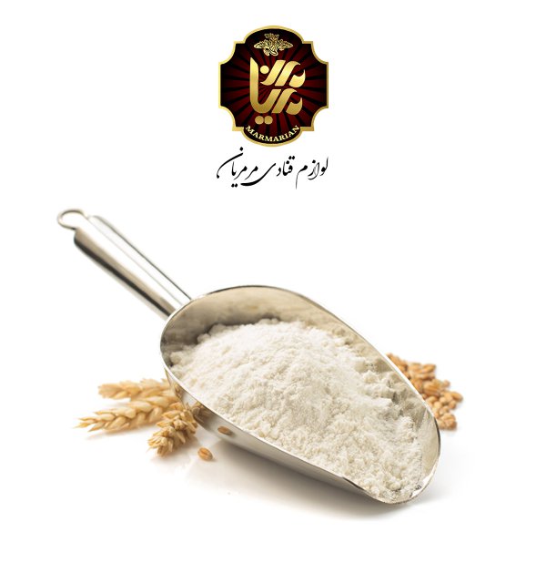 یک پیمانه بزرگ دارای پودر نشاسته گندم