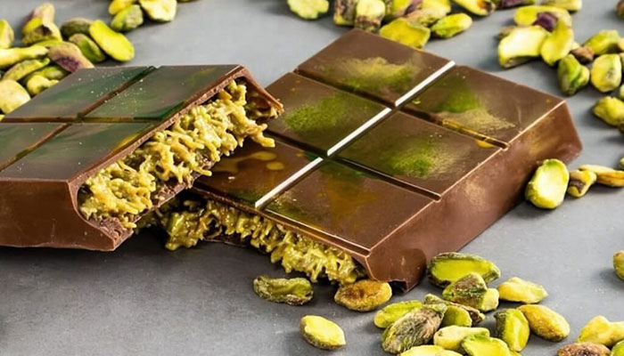 طرز تهیه شکلات دبی با رشته شعریه