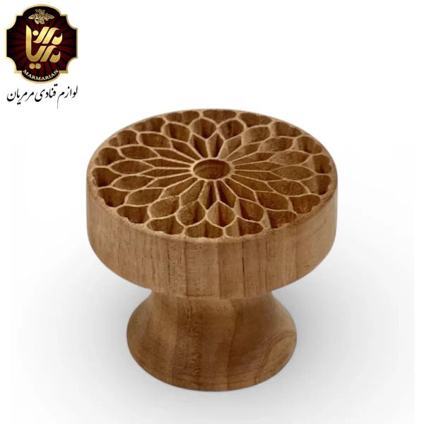 مهر چوبی برای تهیه کلوچه کلمپه
