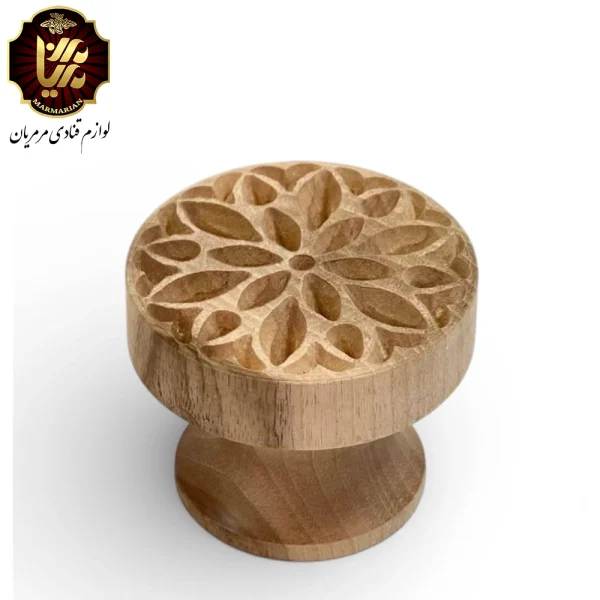 مهر چوبی برای تهیه کلوچه کلمپه