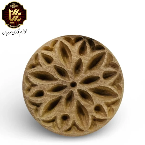مهر چوبی برای تهیه کلوچه کلمپه